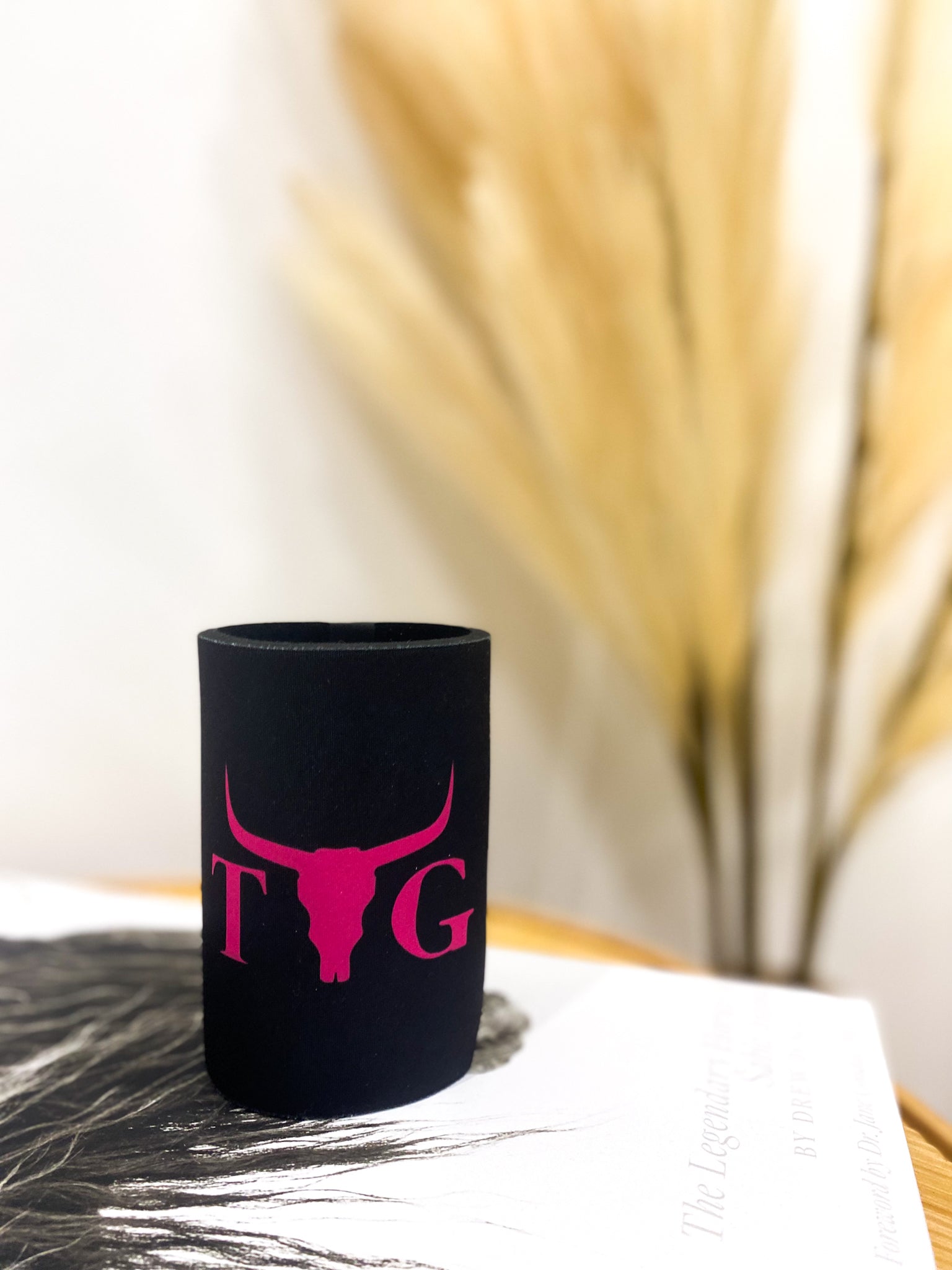 TWG Stubby Holder / PINK BULL