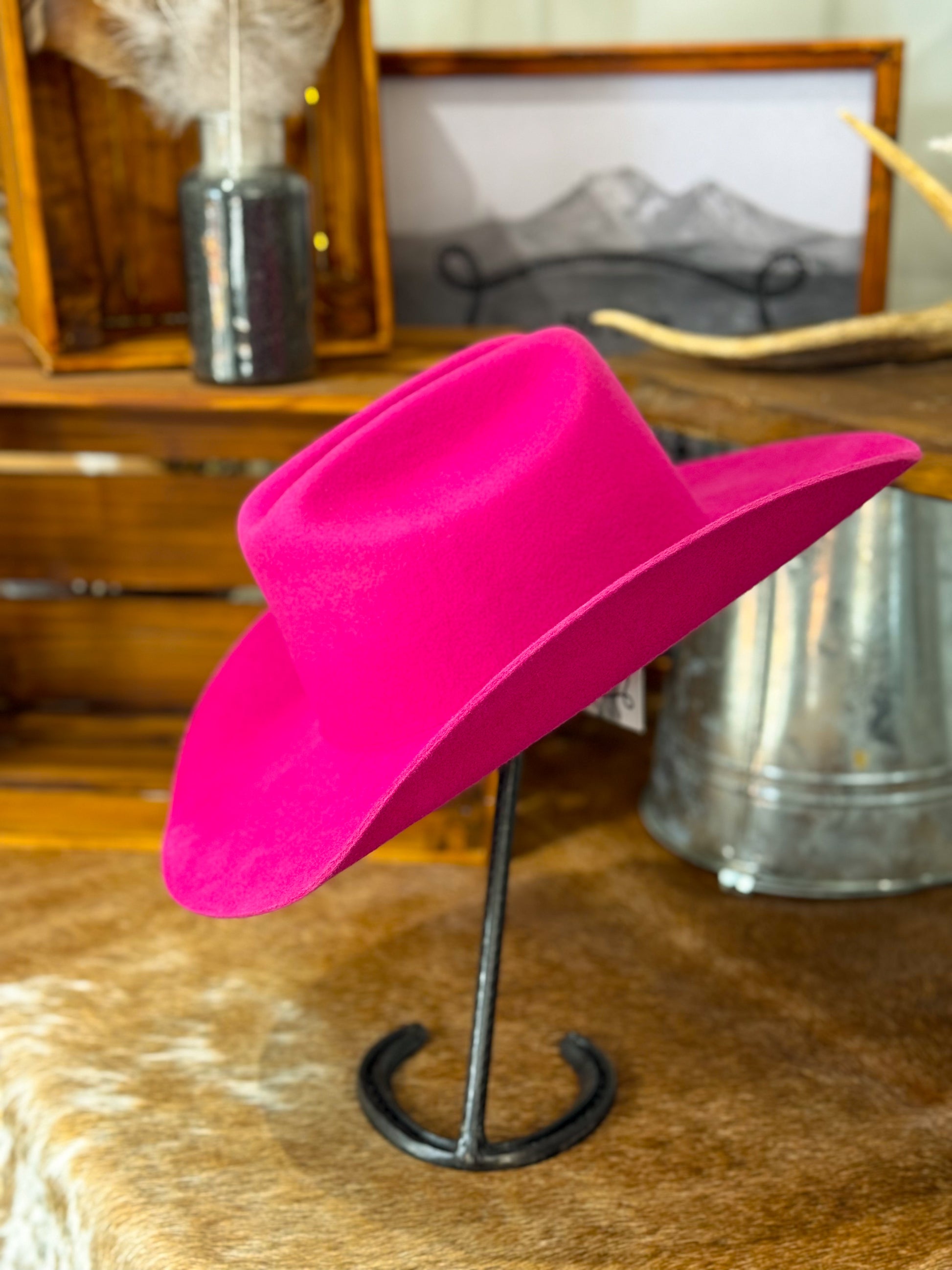 Wilde Traveller Cowboy Hat / HOT PINK