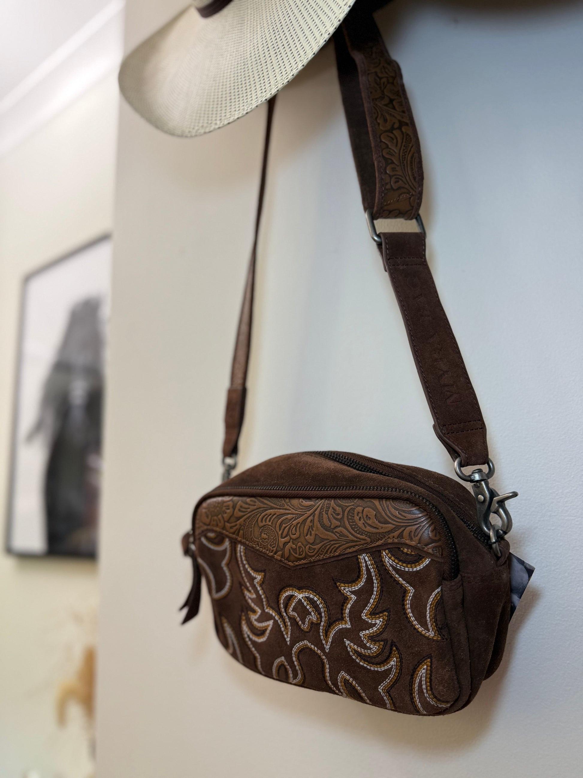 Marla Range Shoulder Bag / BROWN