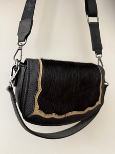 Hide Shoulder Bag / BLACK