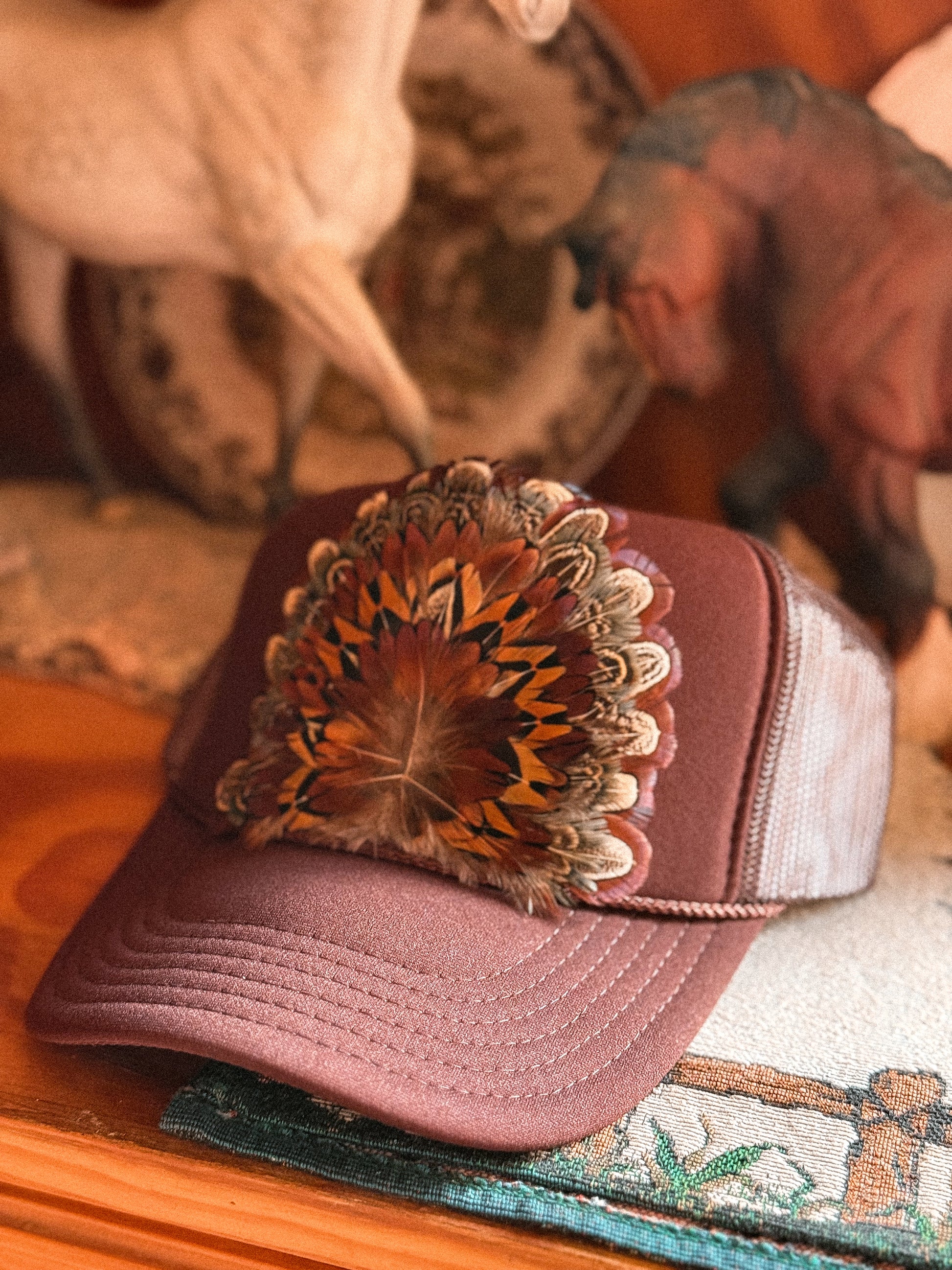 Feather Trucker Cap / BROWN