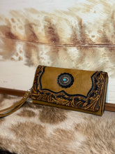 Load image into Gallery viewer, Dallas Tooled Concho Wallet / LIGHT BROWN
