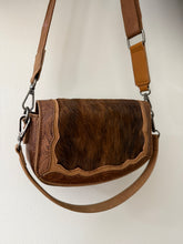 Load image into Gallery viewer, Hide Shoulder Bag / BROWN
