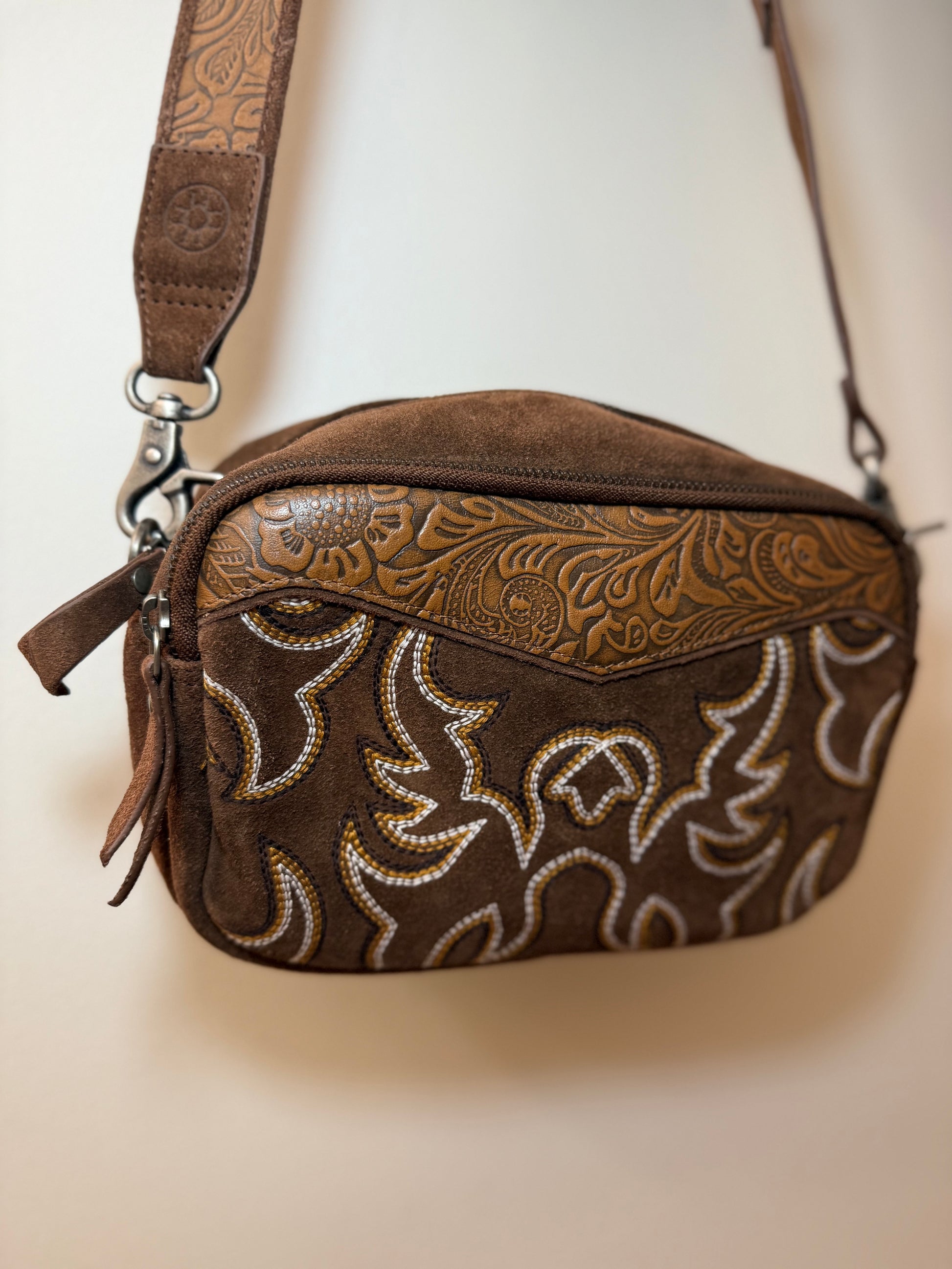 Marla Range Shoulder Bag / BROWN