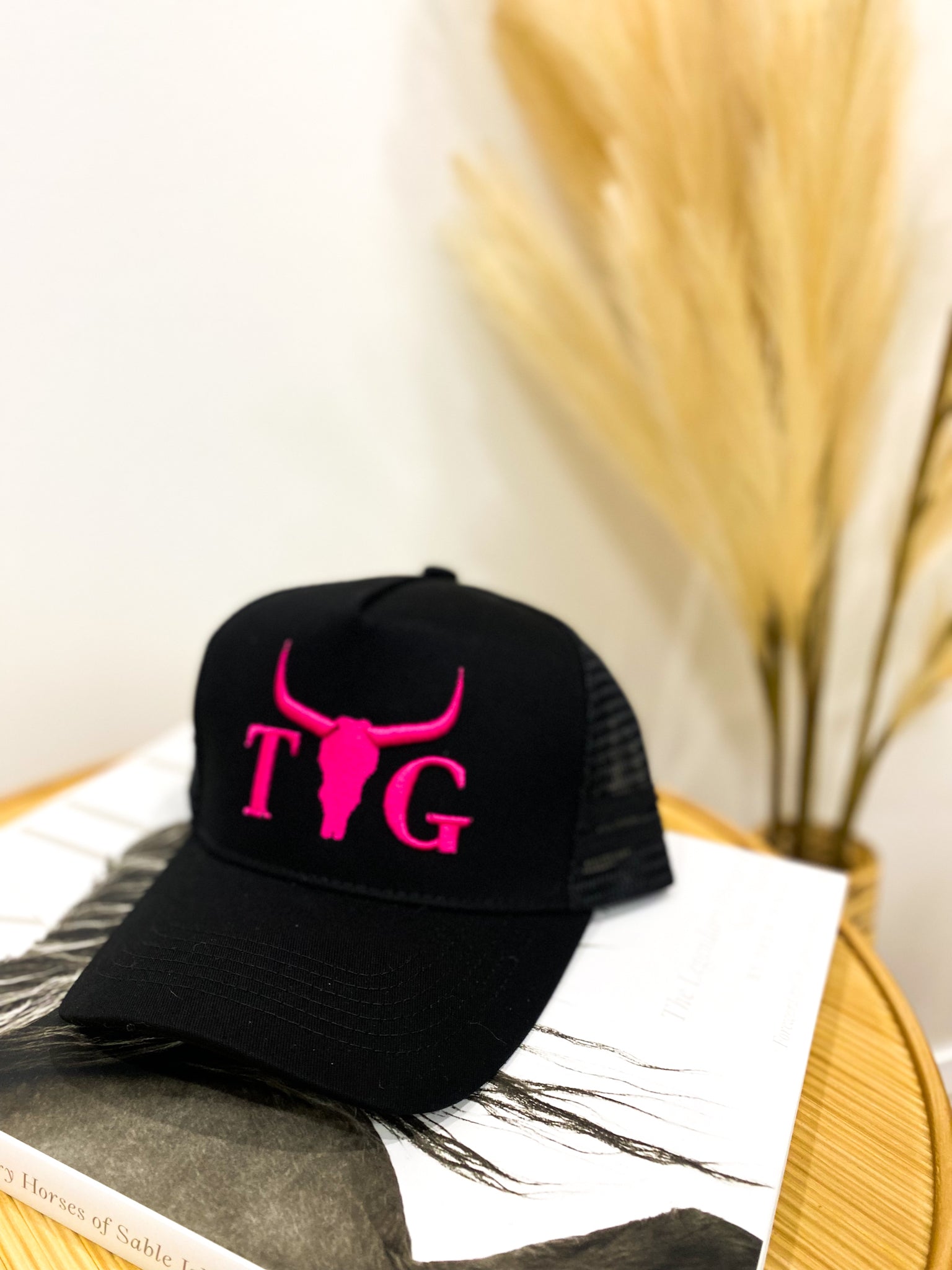 TWG Trucker Cap / PINK BULL