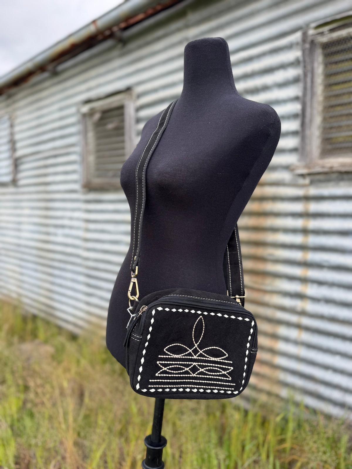 Waylon Suede Boot Stitch Bag / BLACK