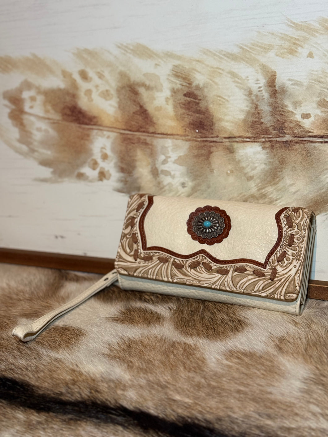 Dallas Tooled Concho Wallet / TAN