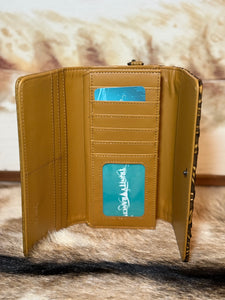 Dallas Tooled Concho Wallet / LIGHT BROWN