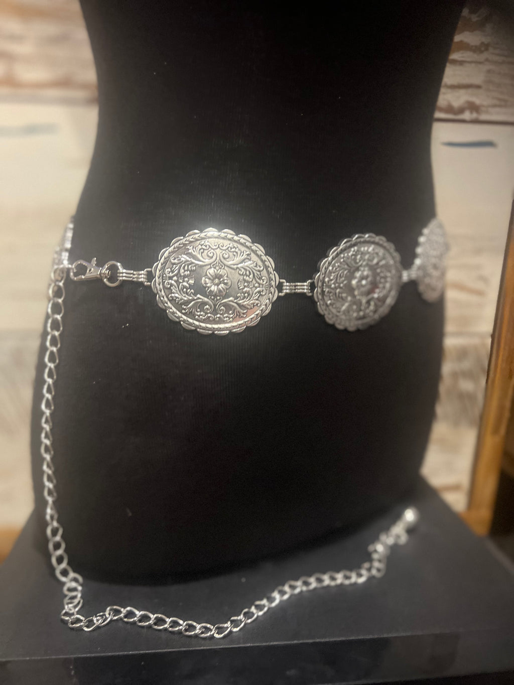 Tooled Concho Belt / SILVER