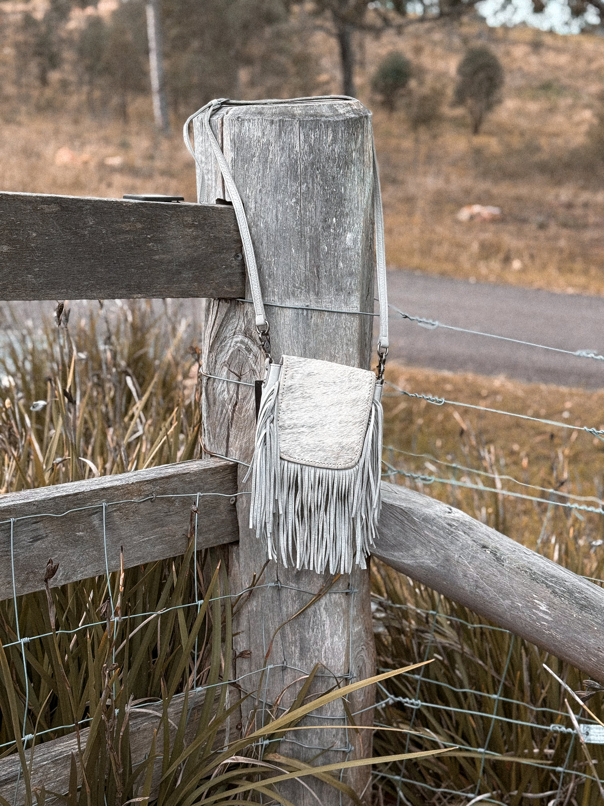 Montana West Genuine Hair-On Fringe Crossbody / BEIGE