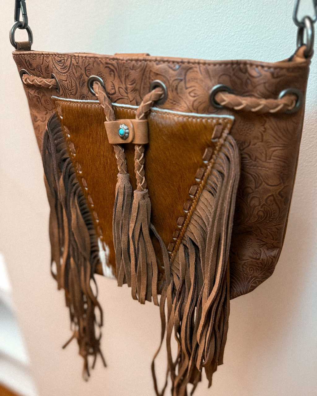 Bridie Fringe Bucket Bag / BROWN