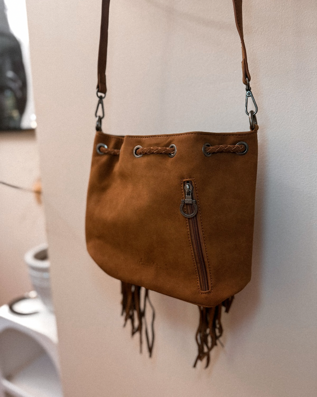 Bridie Fringe Bucket Bag / BROWN