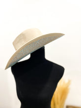 Load image into Gallery viewer, Showstopper Cowboy Hat / BEIGE
