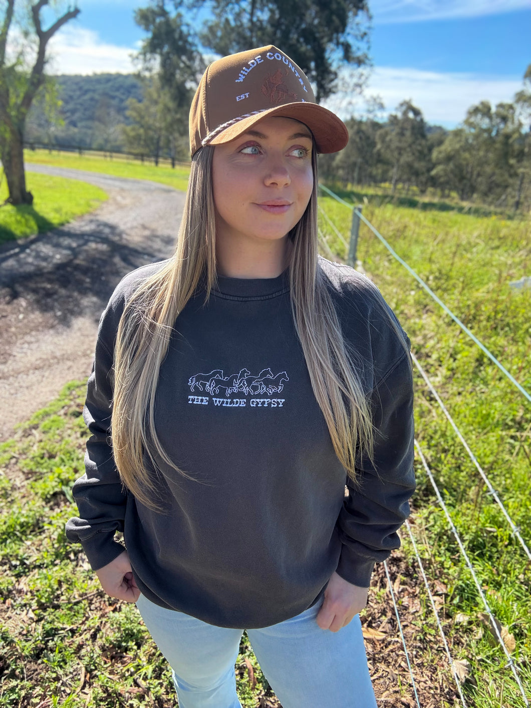Brumby Crewneck / FADED BLACK